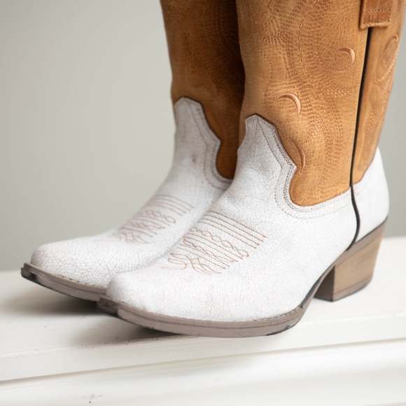 Sterling River Cowboy Boots Two Tone White Tan Embroidered Leather W sz 9 Tall - Picture 2 of 10